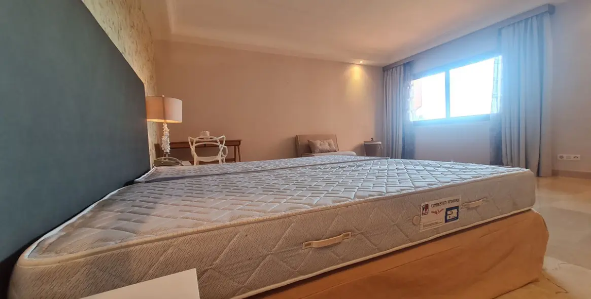 Sale of middle floor apartment in Estepona 24