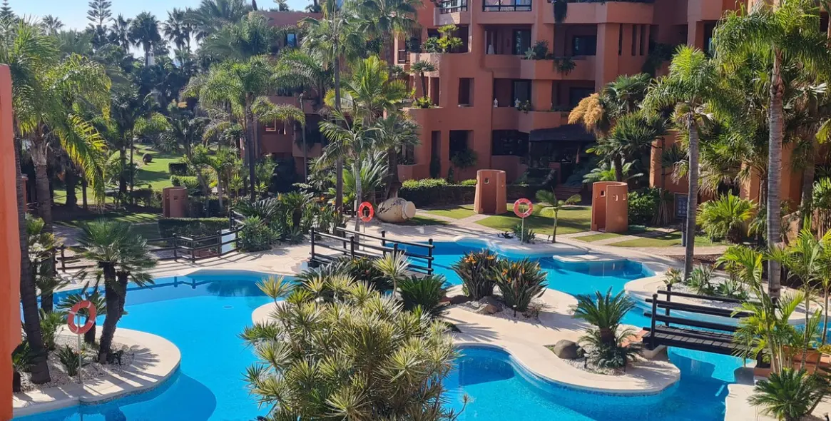 Sale of middle floor apartment in Estepona 26