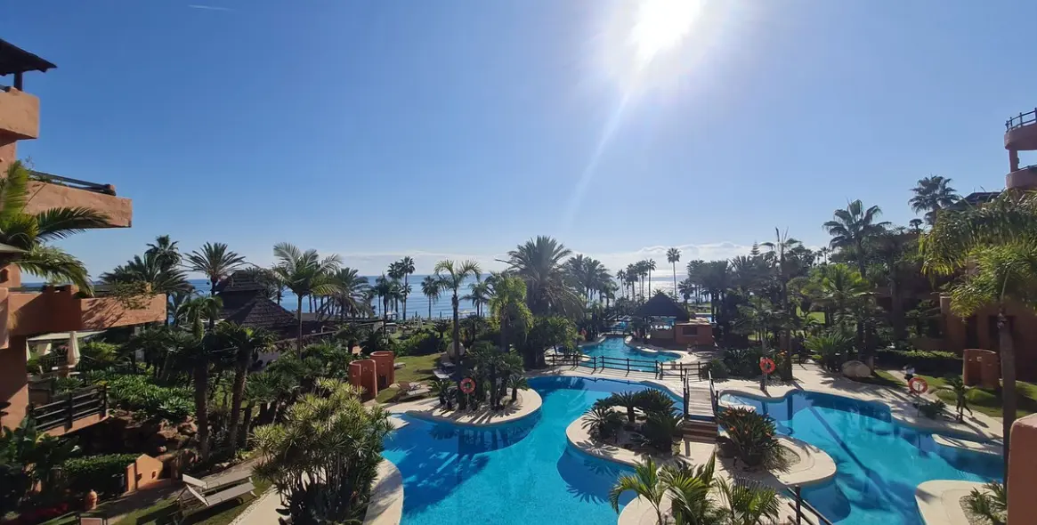 Sale of middle floor apartment in Estepona 27