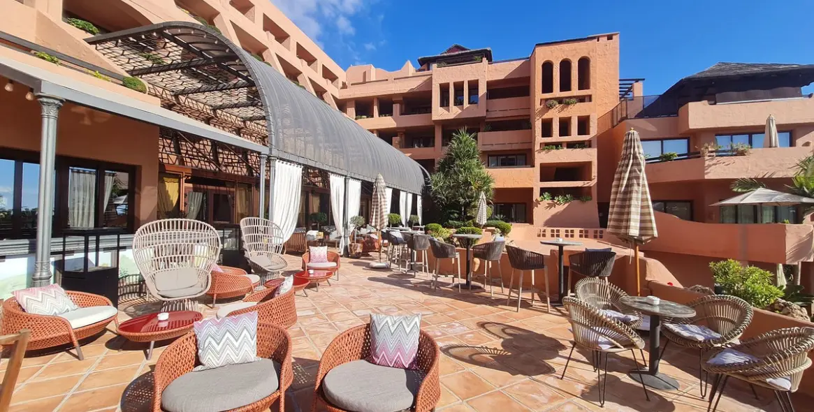 Sale of middle floor apartment in Estepona 29