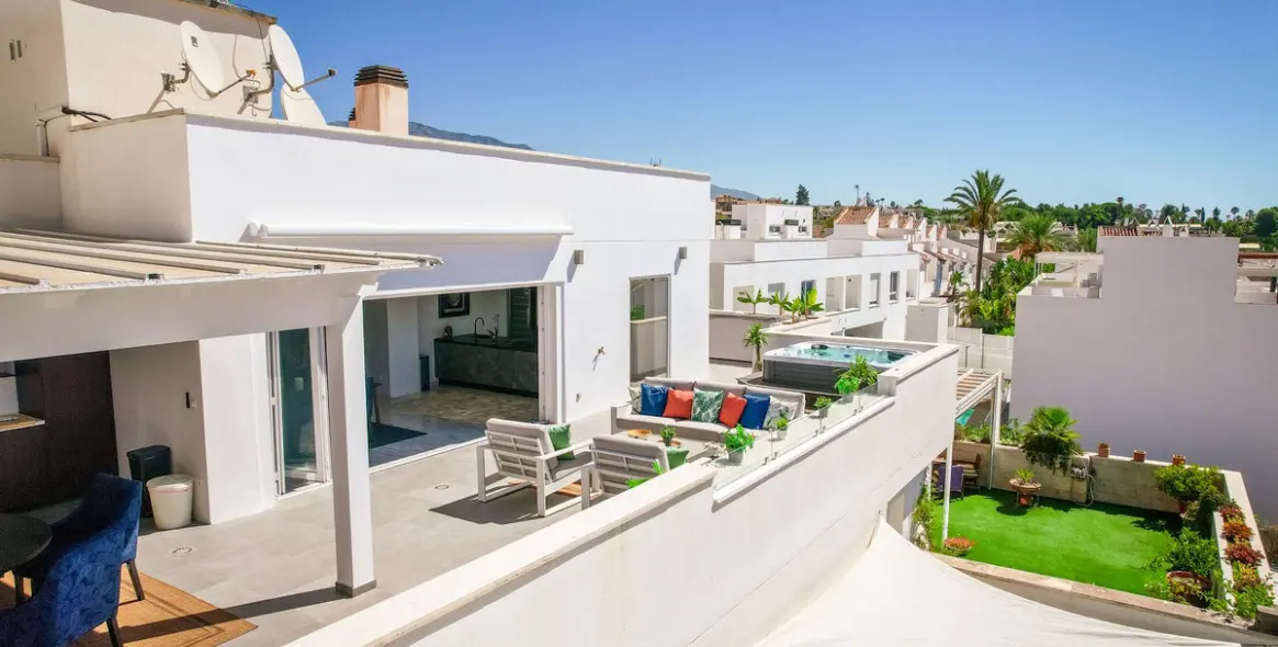 Sale of penthouse in Puerto Banús 21