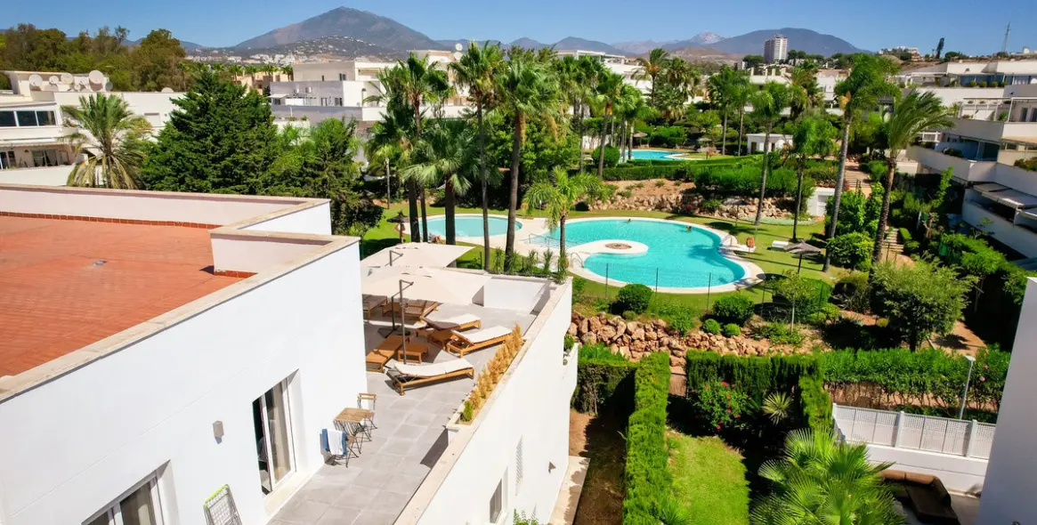Sale of penthouse in Puerto Banús 23