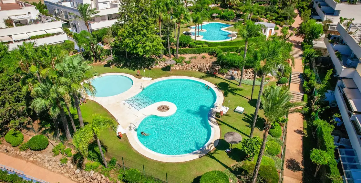 Sale of penthouse in Puerto Banús 25