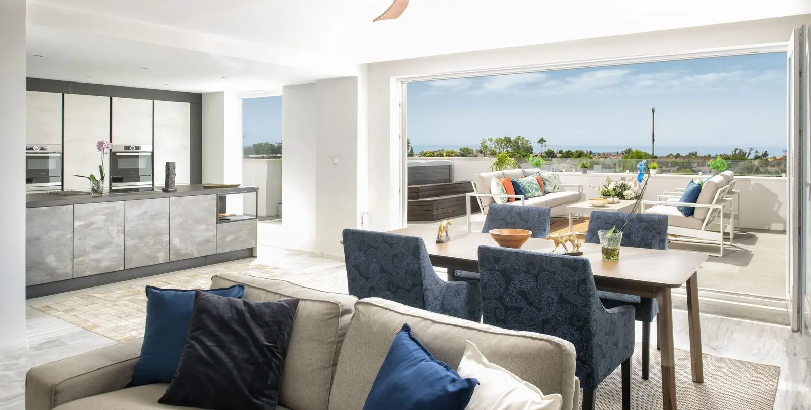 Sale of penthouse in Puerto Banús 5