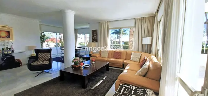 Sale of ground floor apartment in San Pedro de Alcántara 4