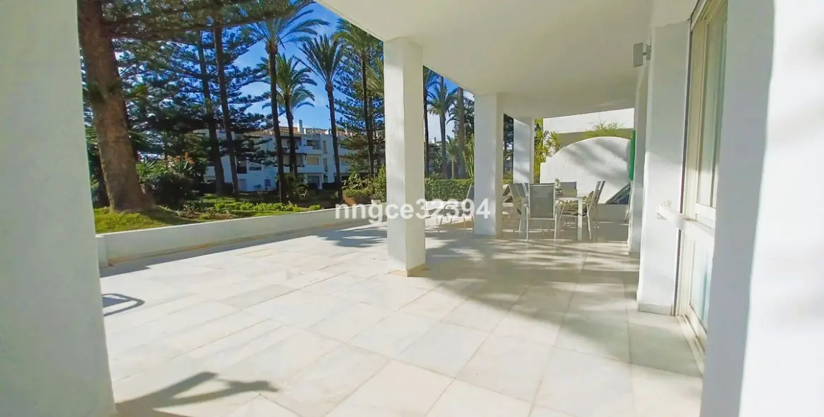 Venta de apartamento en planta baja en San Pedro de Alcántara 7