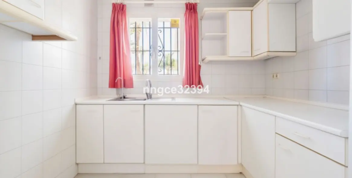 Venta de apartamento en planta baja en San Pedro de Alcántara 8