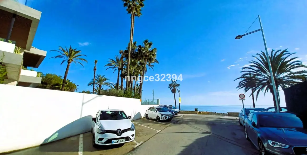 Venta de apartamento en planta baja en San Pedro de Alcántara 12