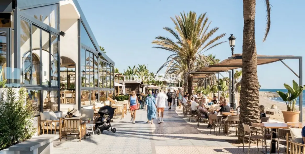 Venta de apartamento en planta baja en San Pedro de Alcántara 14