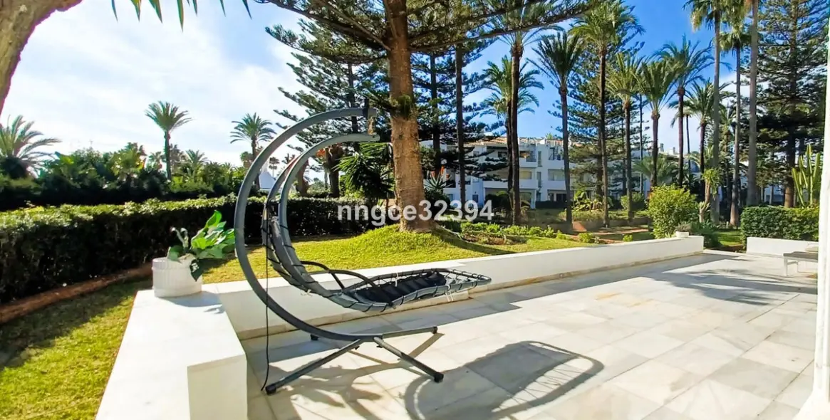 Venta de apartamento en planta baja en San Pedro de Alcántara 18