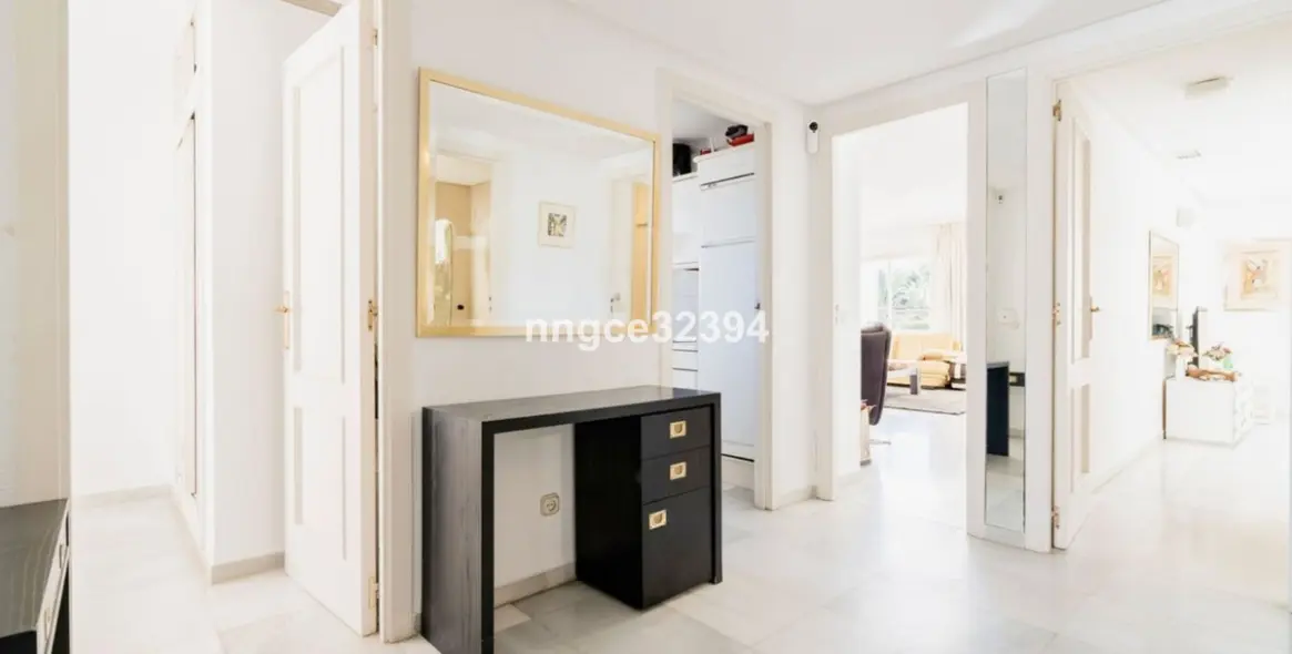 Venta de apartamento en planta baja en San Pedro de Alcántara 20