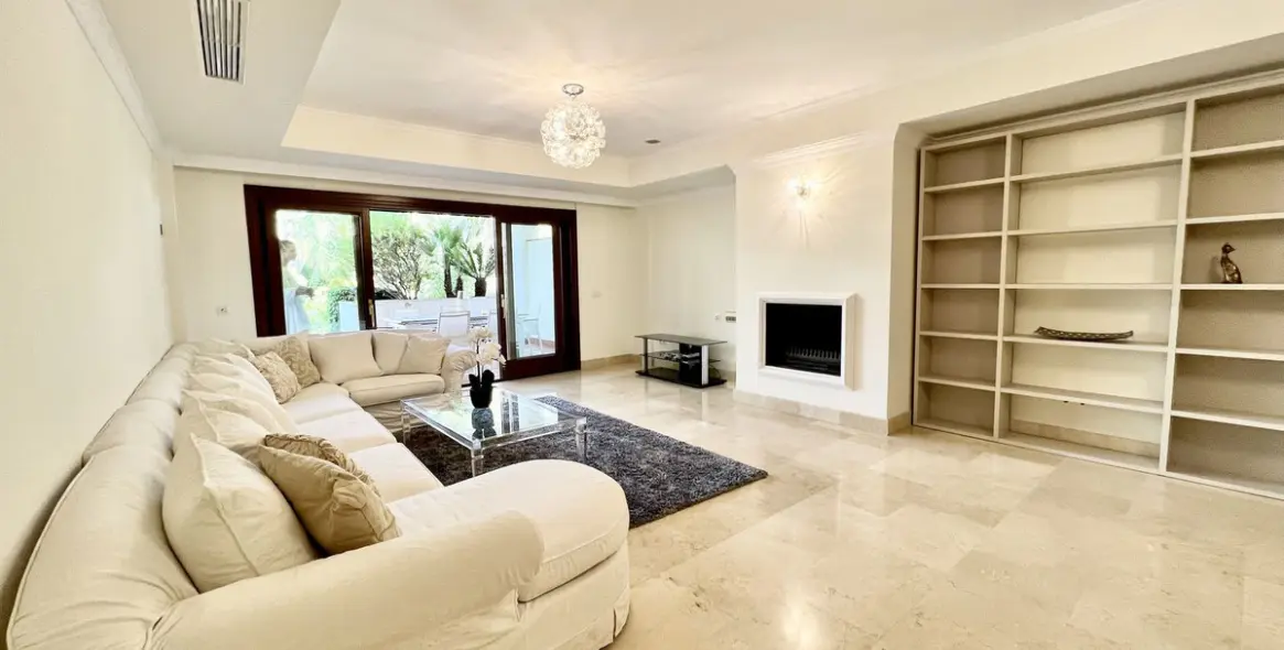 Sale of ground floor apartment in The Golden Mile 2