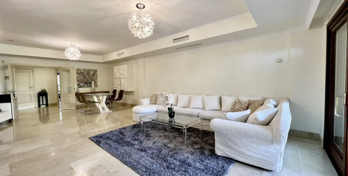 Sale of ground floor apartment in The Golden Mile 4