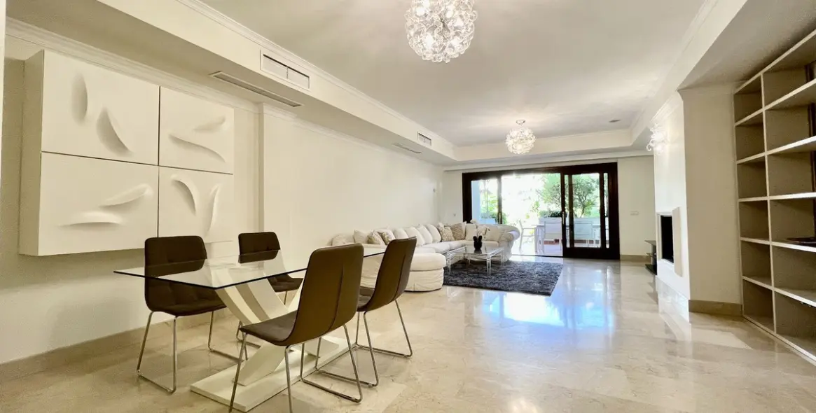 Sale of ground floor apartment in The Golden Mile 7