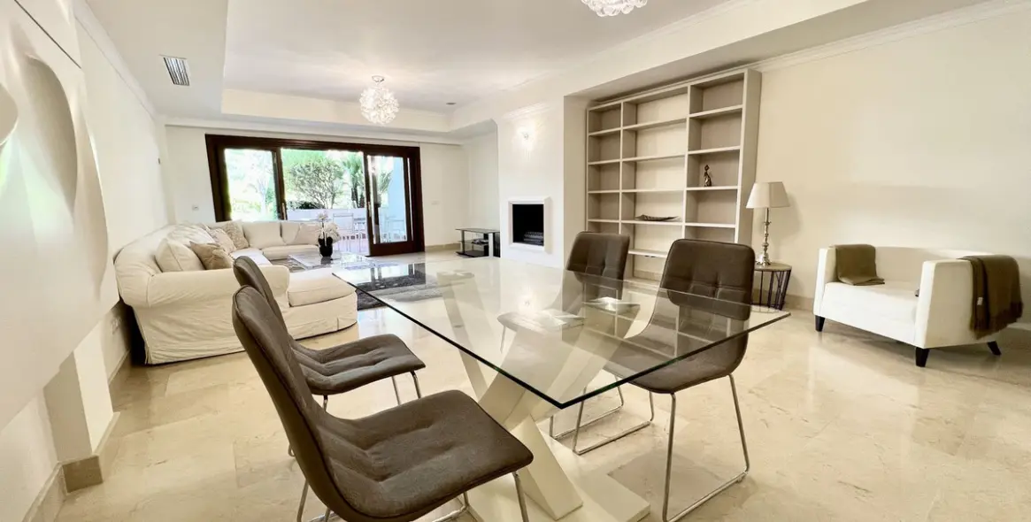 Sale of ground floor apartment in The Golden Mile 8