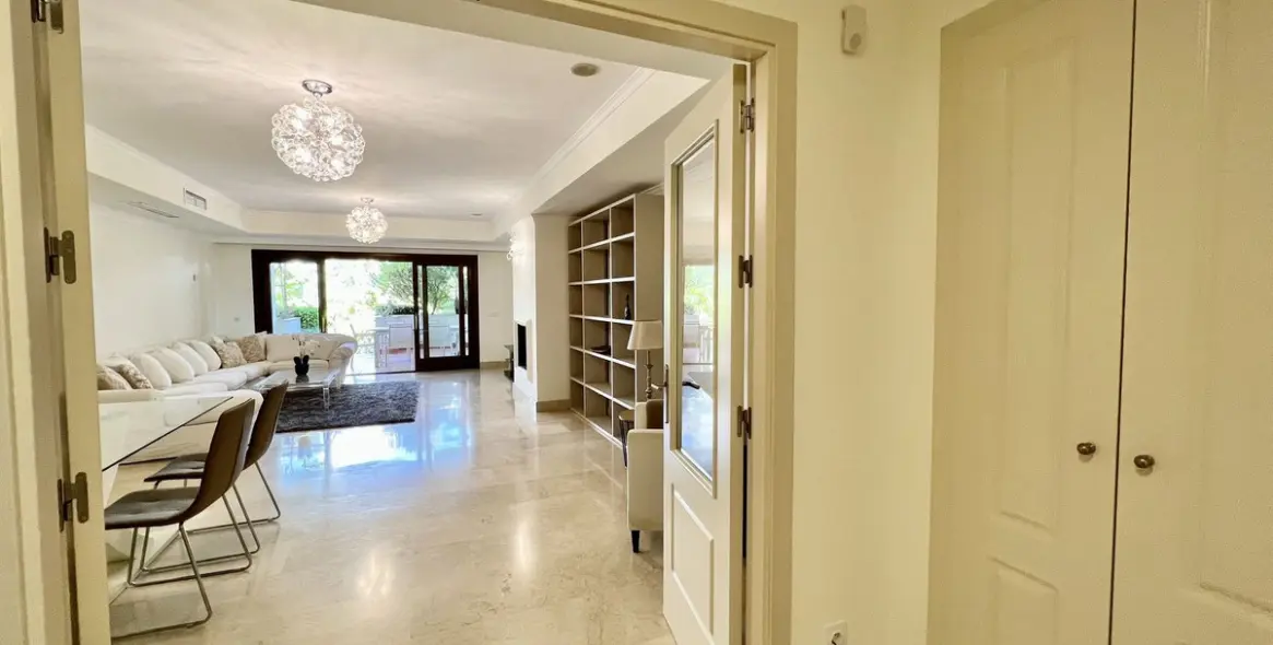 Sale of ground floor apartment in The Golden Mile 10