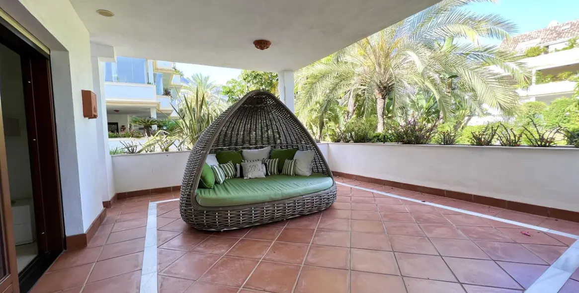 Sale of ground floor apartment in The Golden Mile 15