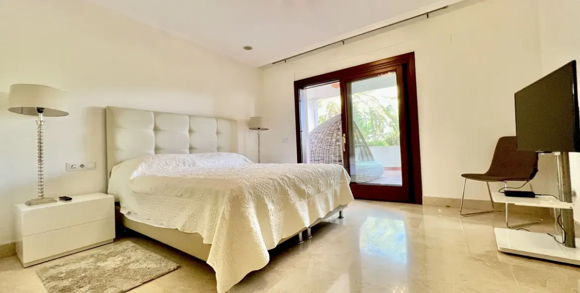 Sale of ground floor apartment in The Golden Mile 18