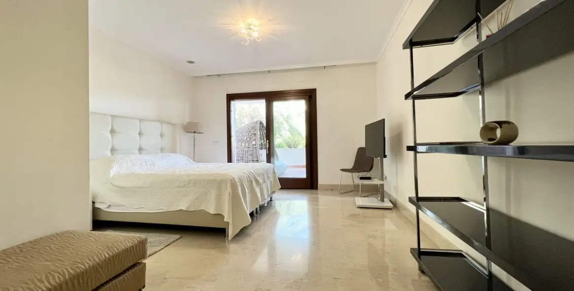 Sale of ground floor apartment in The Golden Mile 20