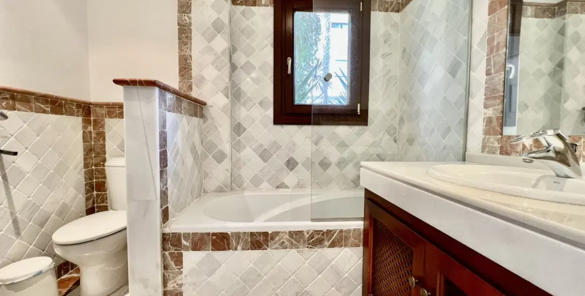 Продажа апартаментов на первом этаже в The Golden Mile 21