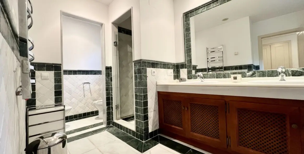 Продажа апартаментов на первом этаже в The Golden Mile 24