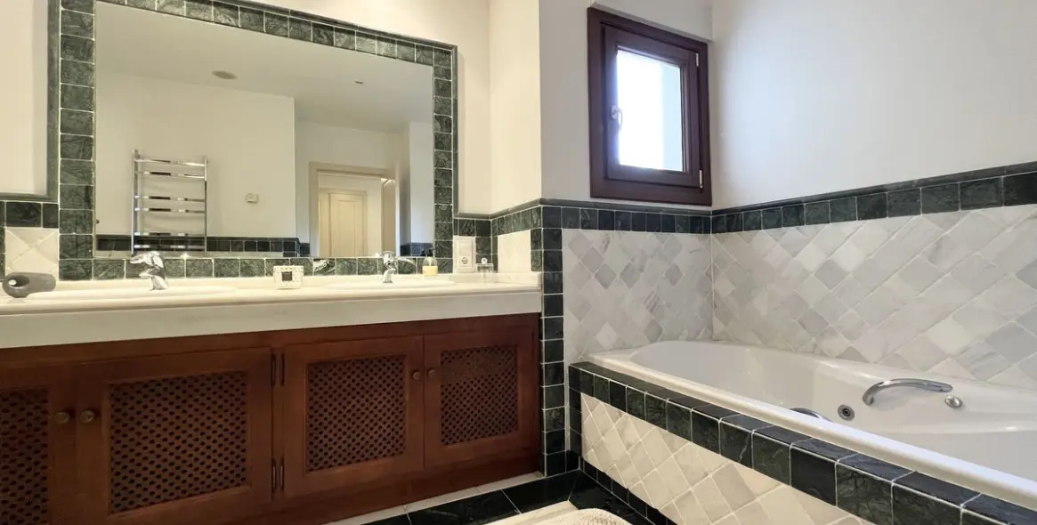 Продажа апартаментов на первом этаже в The Golden Mile 25