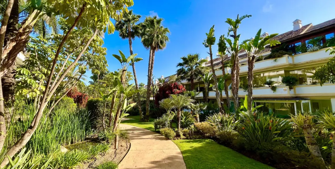 Продажа апартаментов на первом этаже в The Golden Mile 34