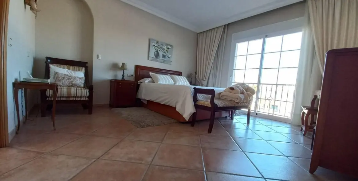 Sale of semi-detached house in San Pedro de Alcántara 11