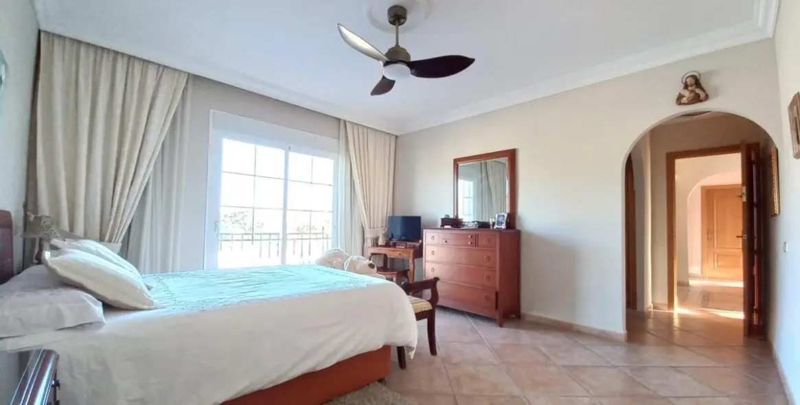 Sale of semi-detached house in San Pedro de Alcántara 15