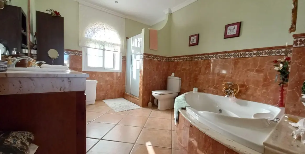 Sale of semi-detached house in San Pedro de Alcántara 16