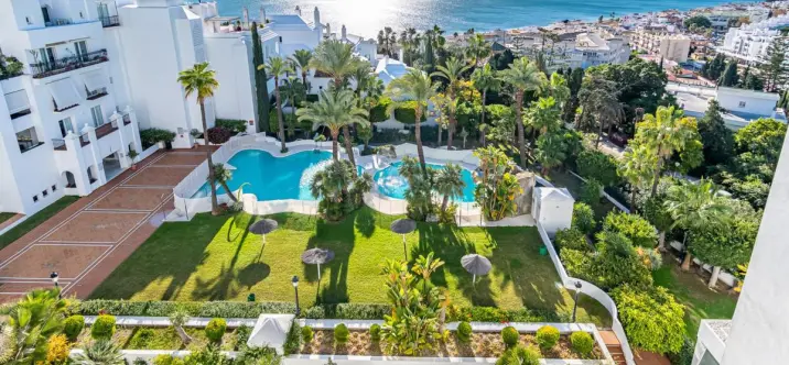 Продажа апартаментов на среднем этаже в Torremolinos Centro 0