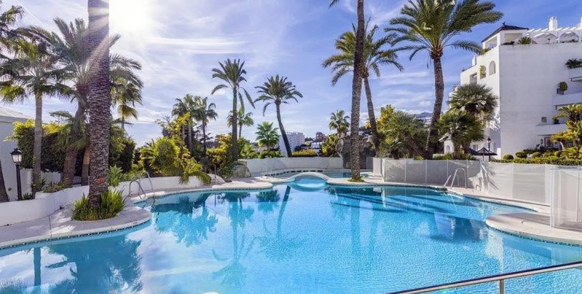 Продажа апартаментов на среднем этаже в Torremolinos Centro 2