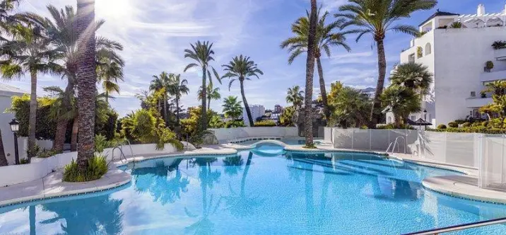 Продажа апартаментов на среднем этаже в Torremolinos Centro 1