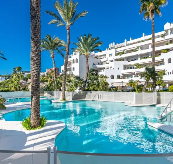 Продажа апартаментов на среднем этаже в Torremolinos Centro