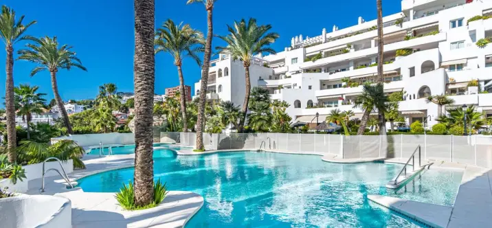 Продажа апартаментов на среднем этаже в Torremolinos Centro 2