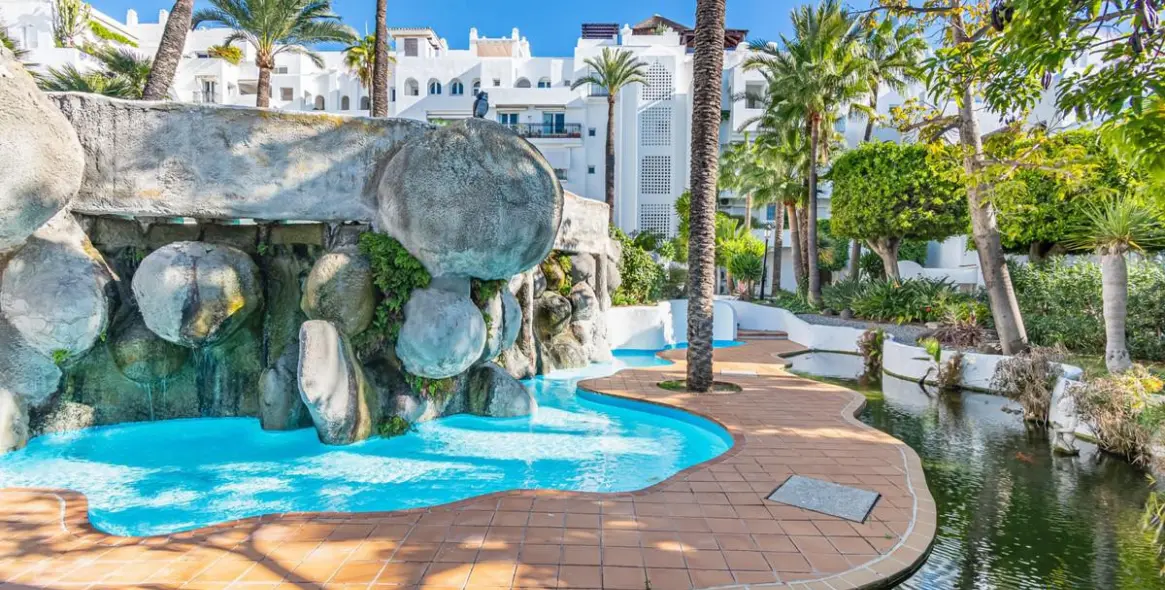 Продажа апартаментов на среднем этаже в Torremolinos Centro 4