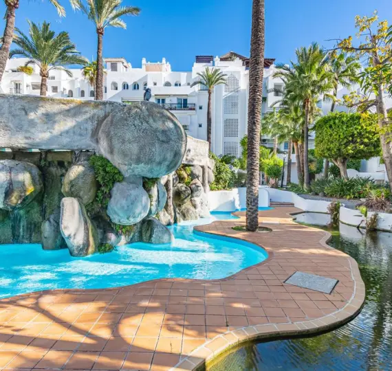 Продажа апартаментов на среднем этаже в Torremolinos Centro