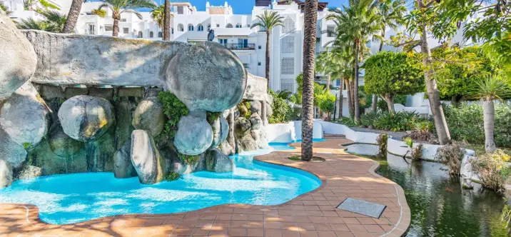 Продажа апартаментов на среднем этаже в Torremolinos Centro 3