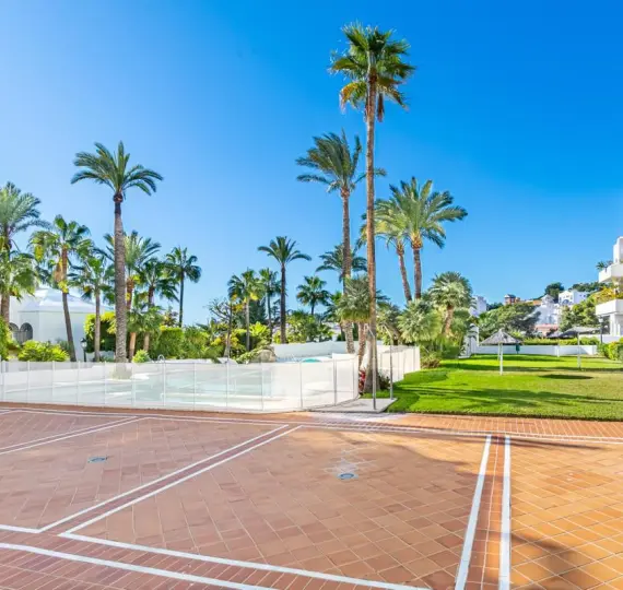 Продажа апартаментов на среднем этаже в Torremolinos Centro