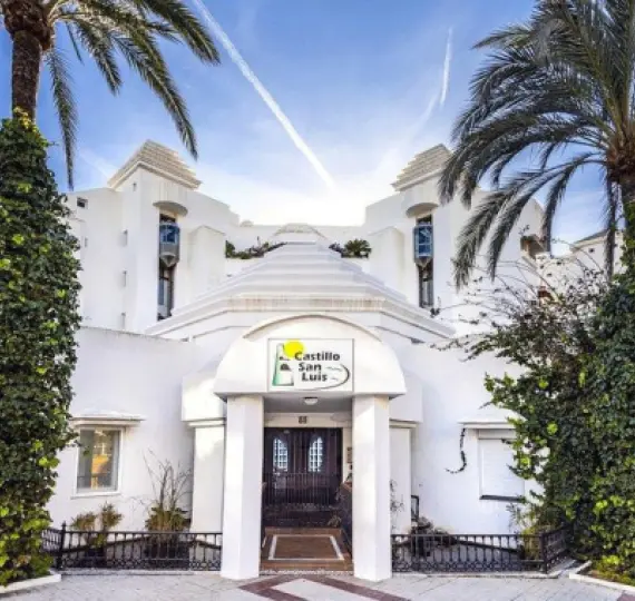 Продажа апартаментов на среднем этаже в Torremolinos Centro