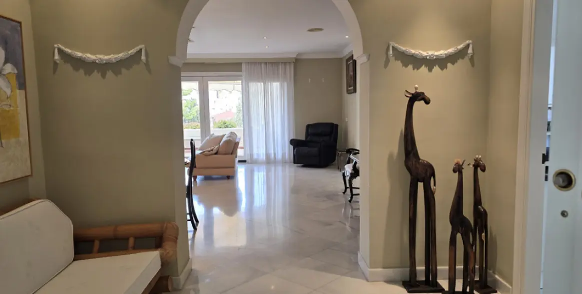 Продажа апартаментов на среднем этаже в Torremolinos Centro 7