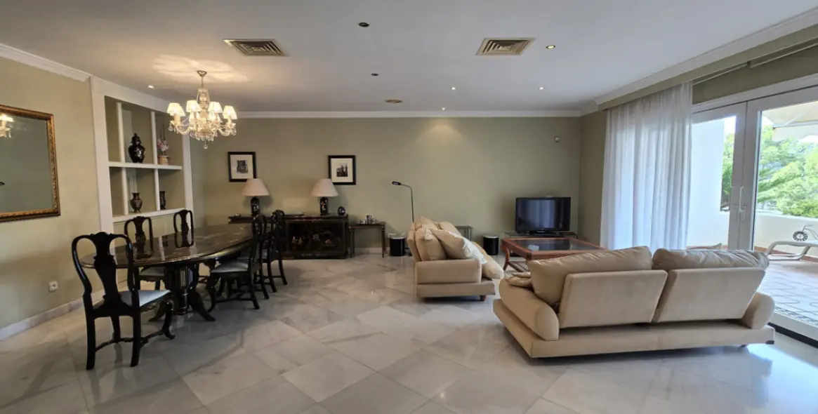 Продажа апартаментов на среднем этаже в Torremolinos Centro 10