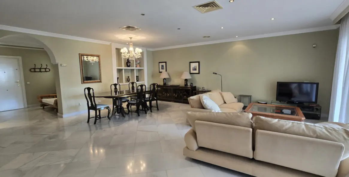 Продажа апартаментов на среднем этаже в Torremolinos Centro 11