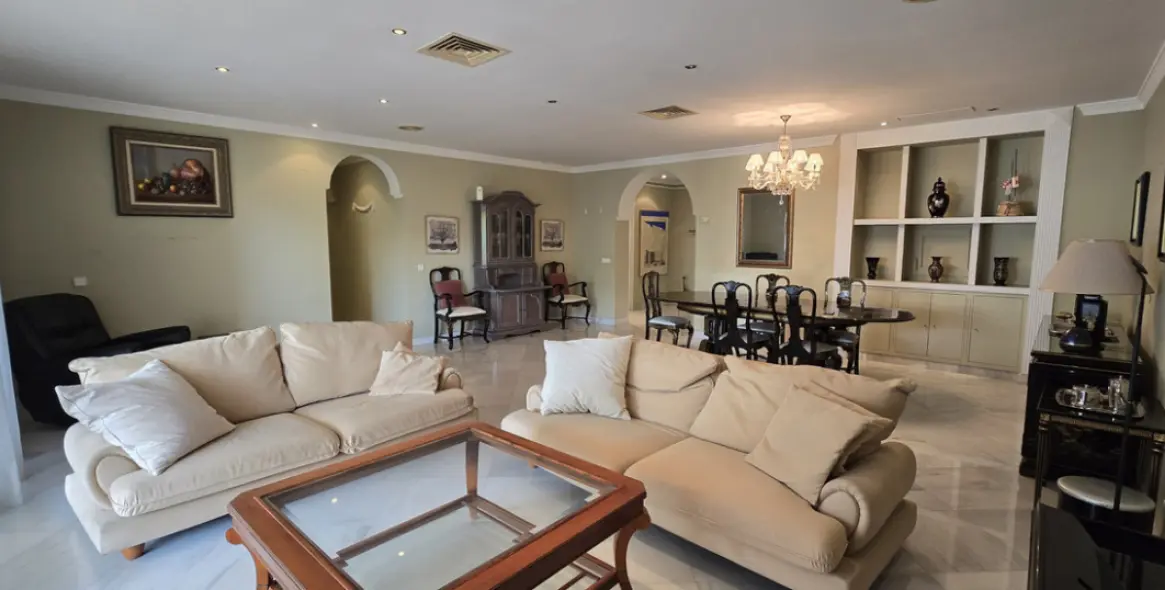 Продажа апартаментов на среднем этаже в Torremolinos Centro 12