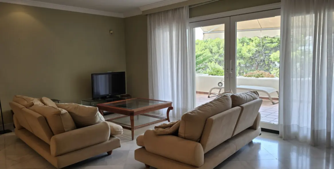 Продажа апартаментов на среднем этаже в Torremolinos Centro 13