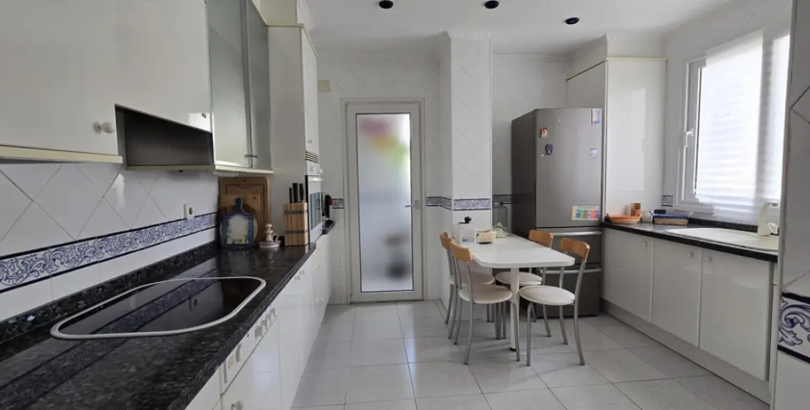 Продажа апартаментов на среднем этаже в Torremolinos Centro 20