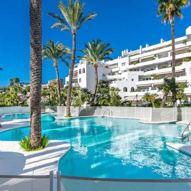 Продажа апартаментов на среднем этаже в Torremolinos Centro