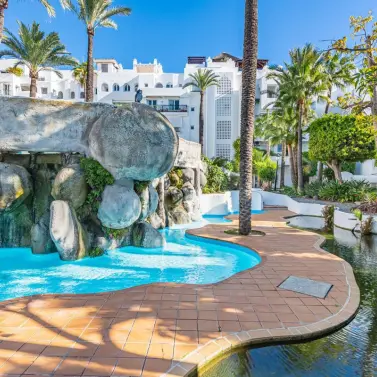 Продажа апартаментов на среднем этаже в Torremolinos Centro