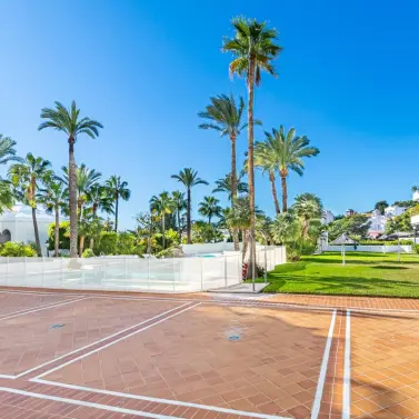 Продажа апартаментов на среднем этаже в Torremolinos Centro