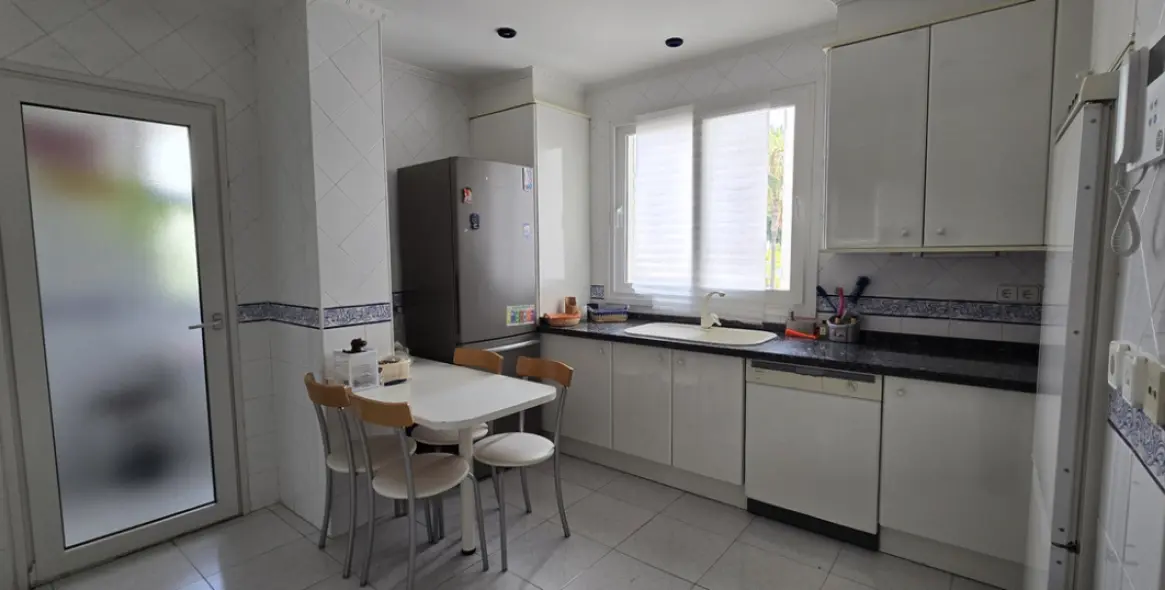 Продажа апартаментов на среднем этаже в Torremolinos Centro 21
